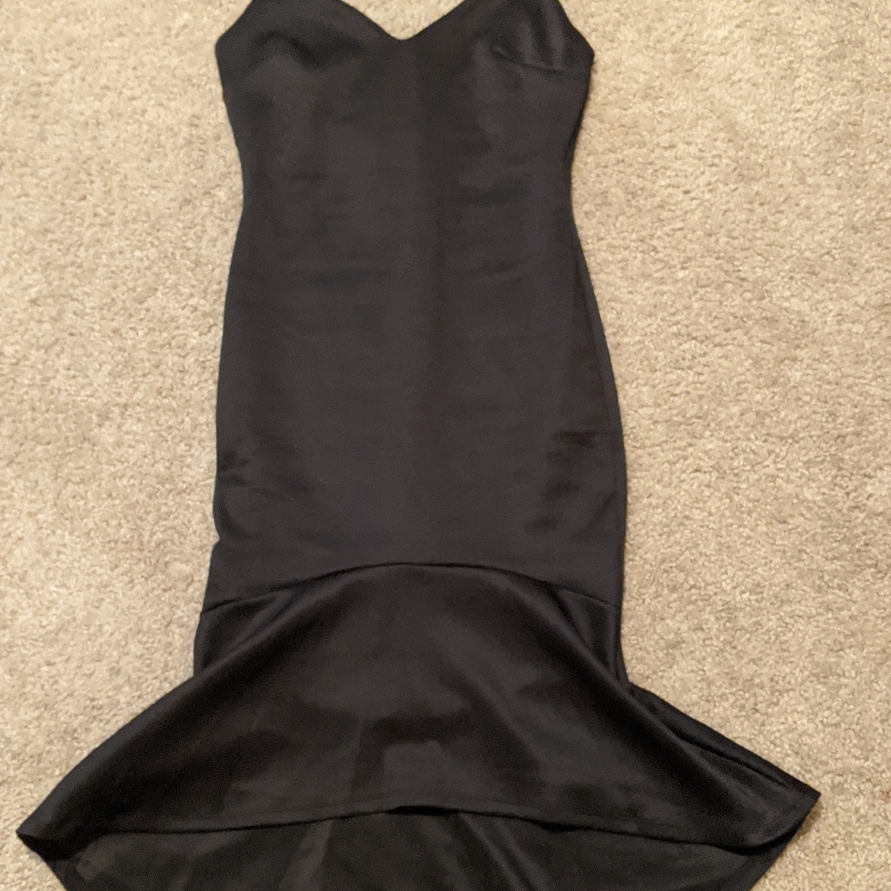 Super cute black dress!